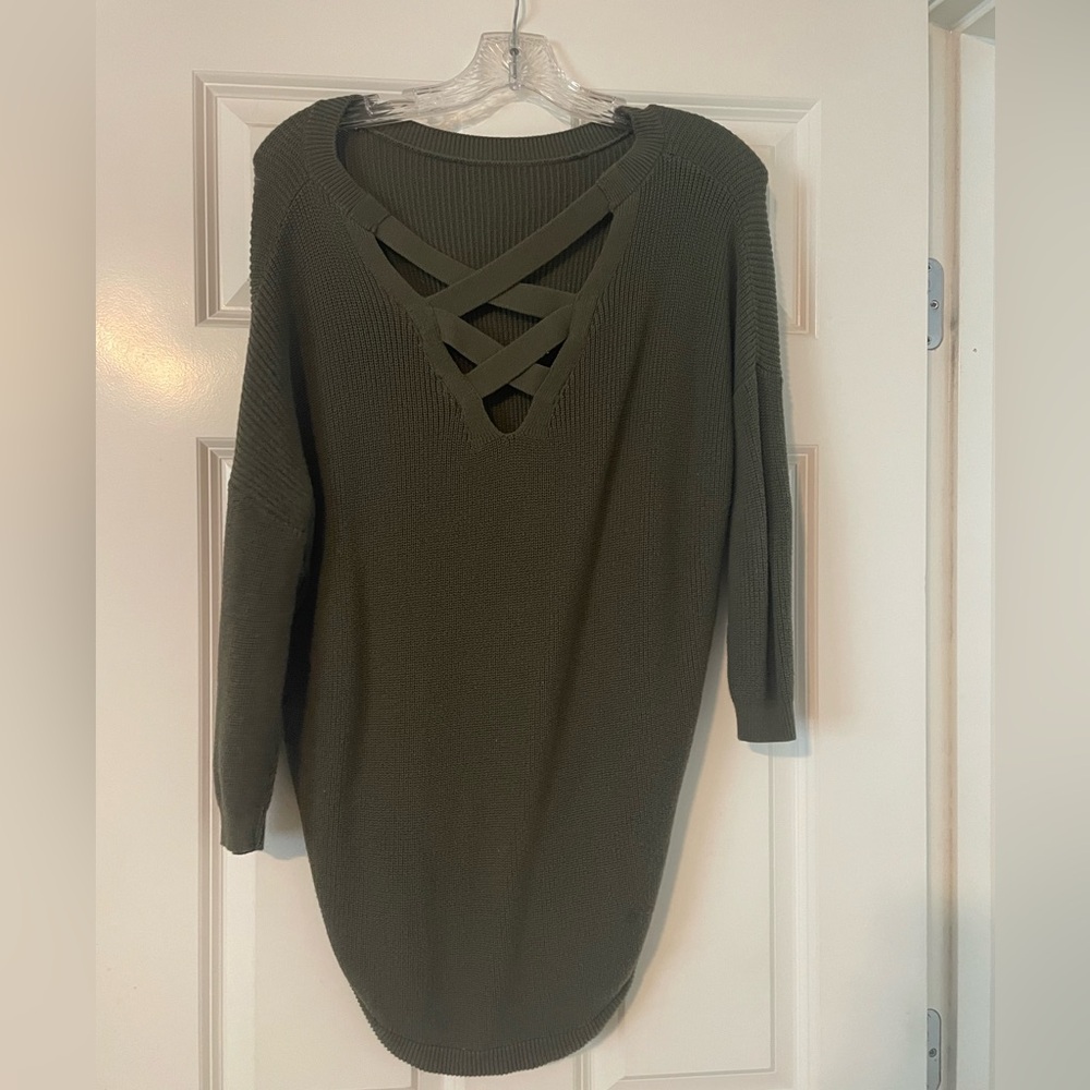 Womens 3/4 sleeve cross back sweater